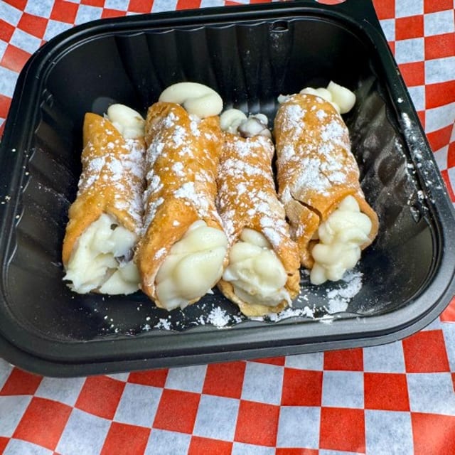 4 Mini Cannoli.